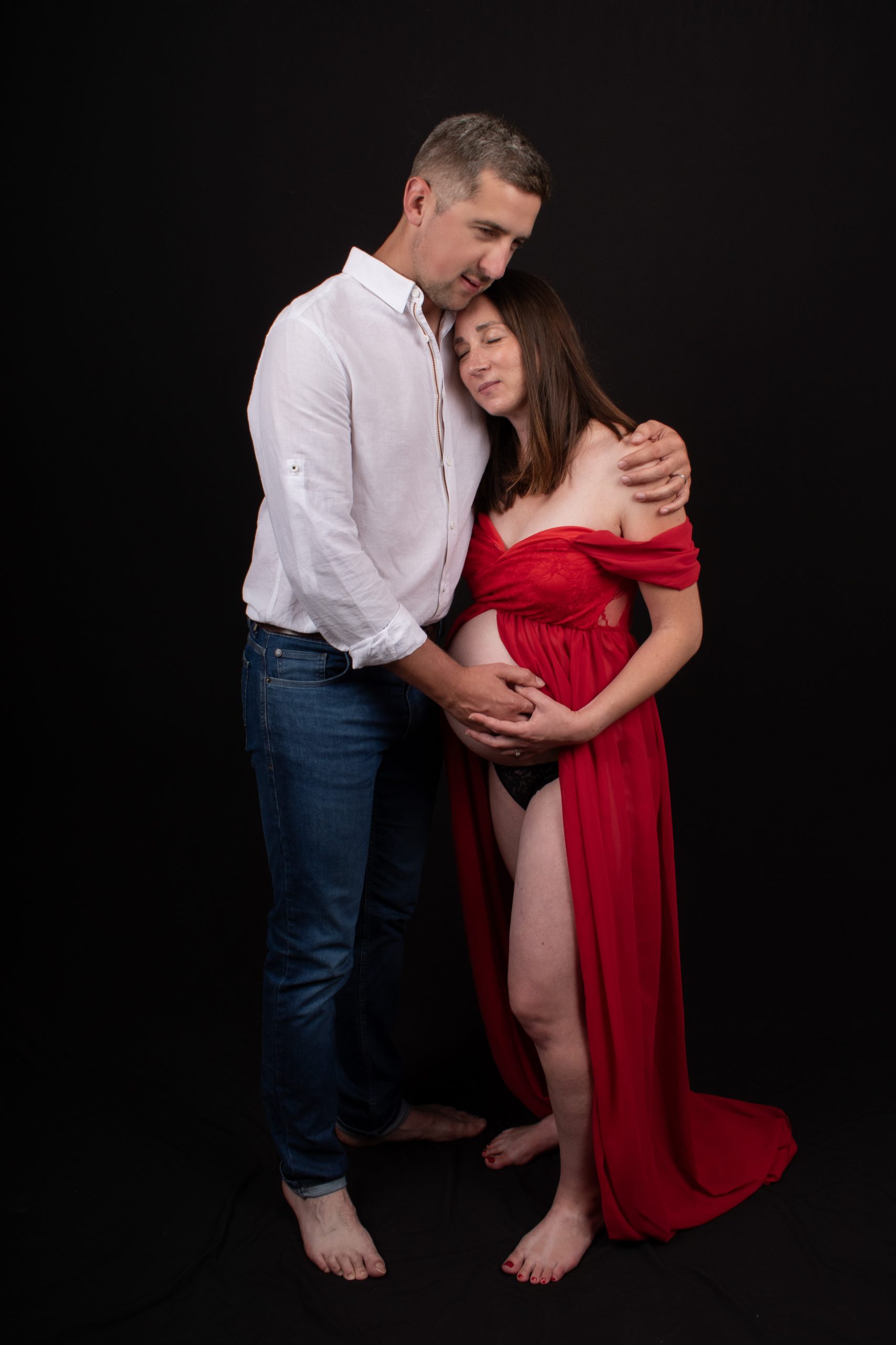 couple qui s'aime et grossesse