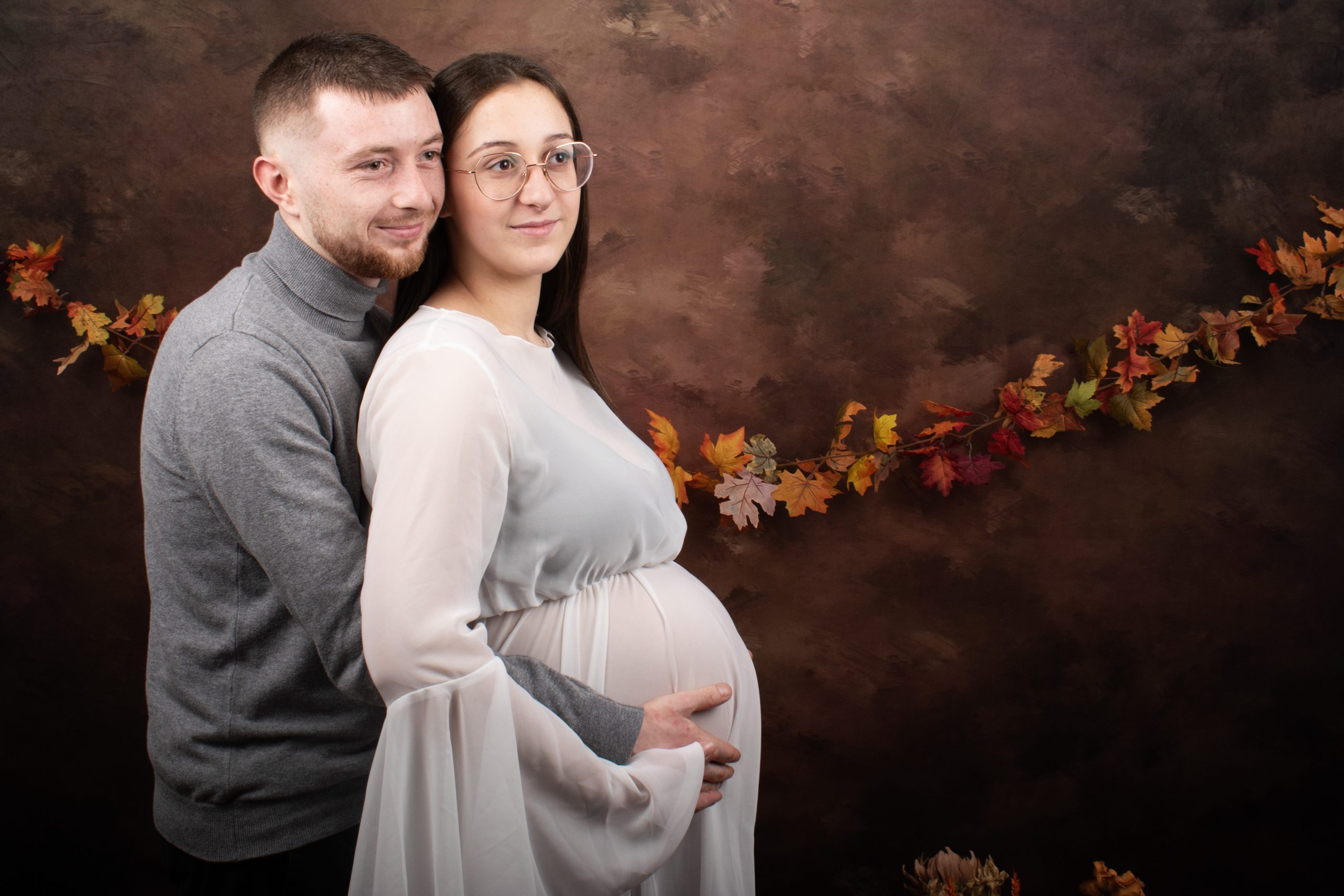 grossesse couple qui regardent ensemble