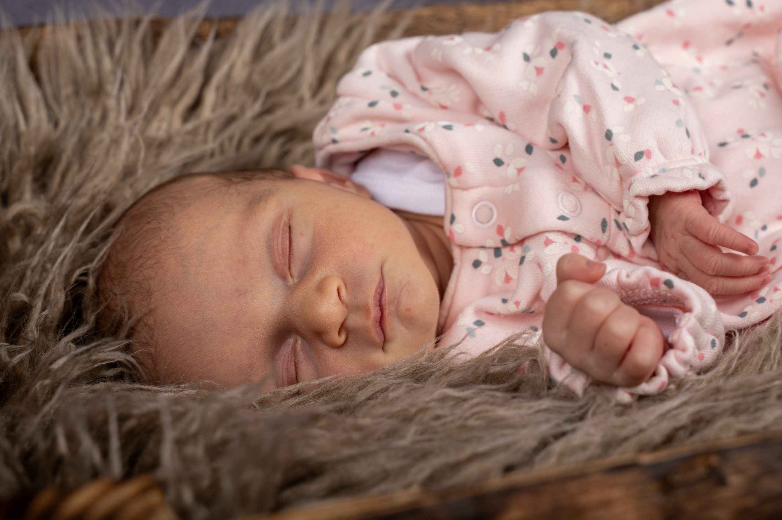 bébé avec accessoires et tenues, contenants